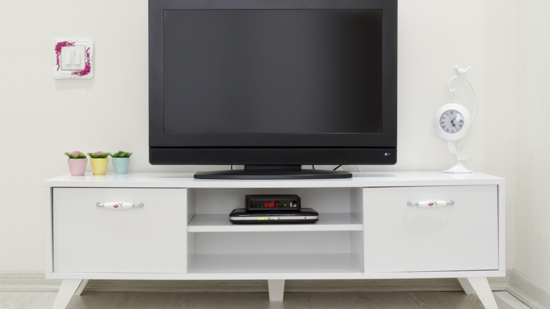 Quelle hauteur doit faire un meuble TV ? Foxoo