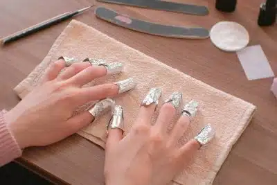 éliminer vos faux ongles