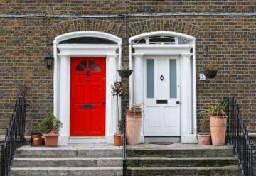 Quelques avantages d'une porte d'entrée en bois